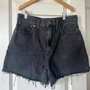 Mademell Mom Jean shorts. Inseam measures 4 inches. Relaxed fit. Size 28.